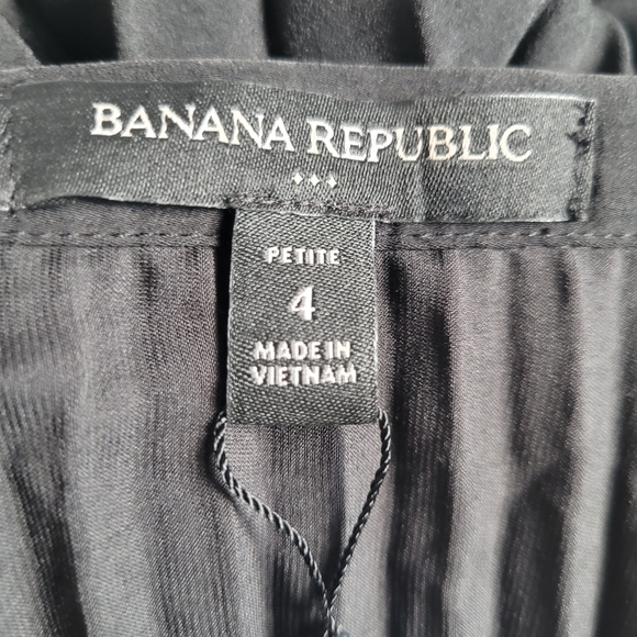 NWT Banana Republic Black Pleated Skirt Women's Size 4 Petite - Picture 3 of 8